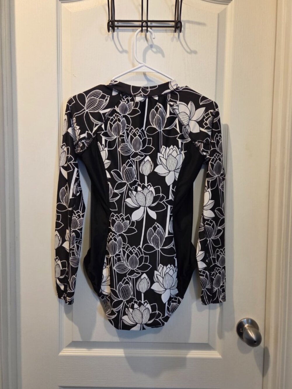 Black & White Floral Long Sleeve One Piece Rash Guard M - Picture 4 of 8